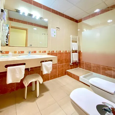 Hotel La Familia 3*